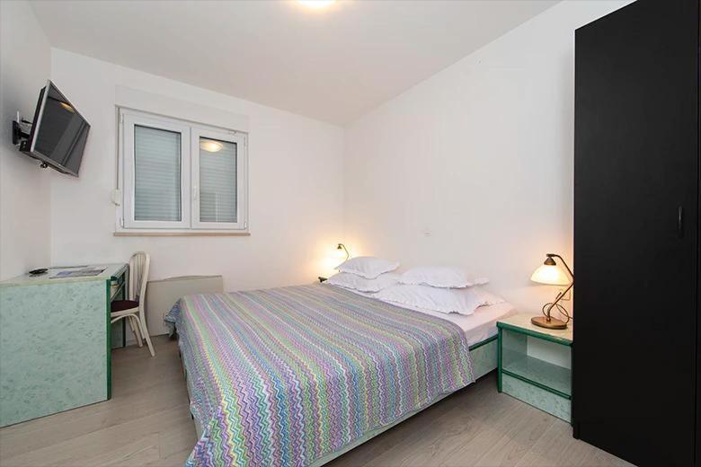 Apartments Irena Tučepi エクステリア 写真