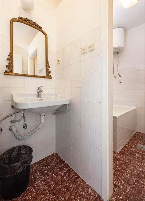 Apartments Irena Tučepi エクステリア 写真
