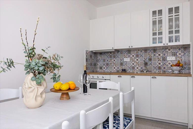 Apartments Irena Tučepi エクステリア 写真