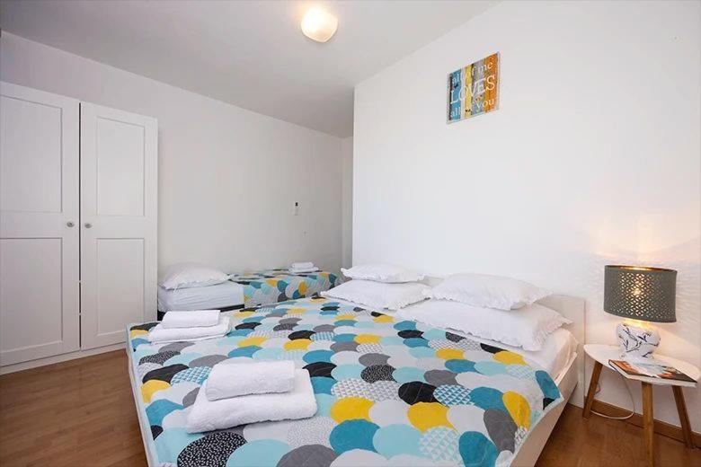 Apartments Irena Tučepi エクステリア 写真