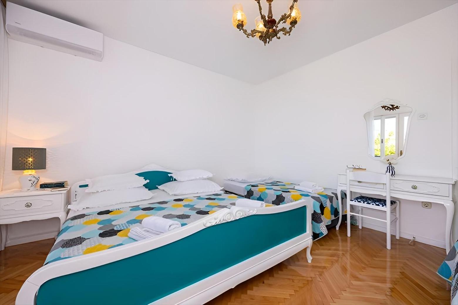 Apartments Irena Tučepi エクステリア 写真