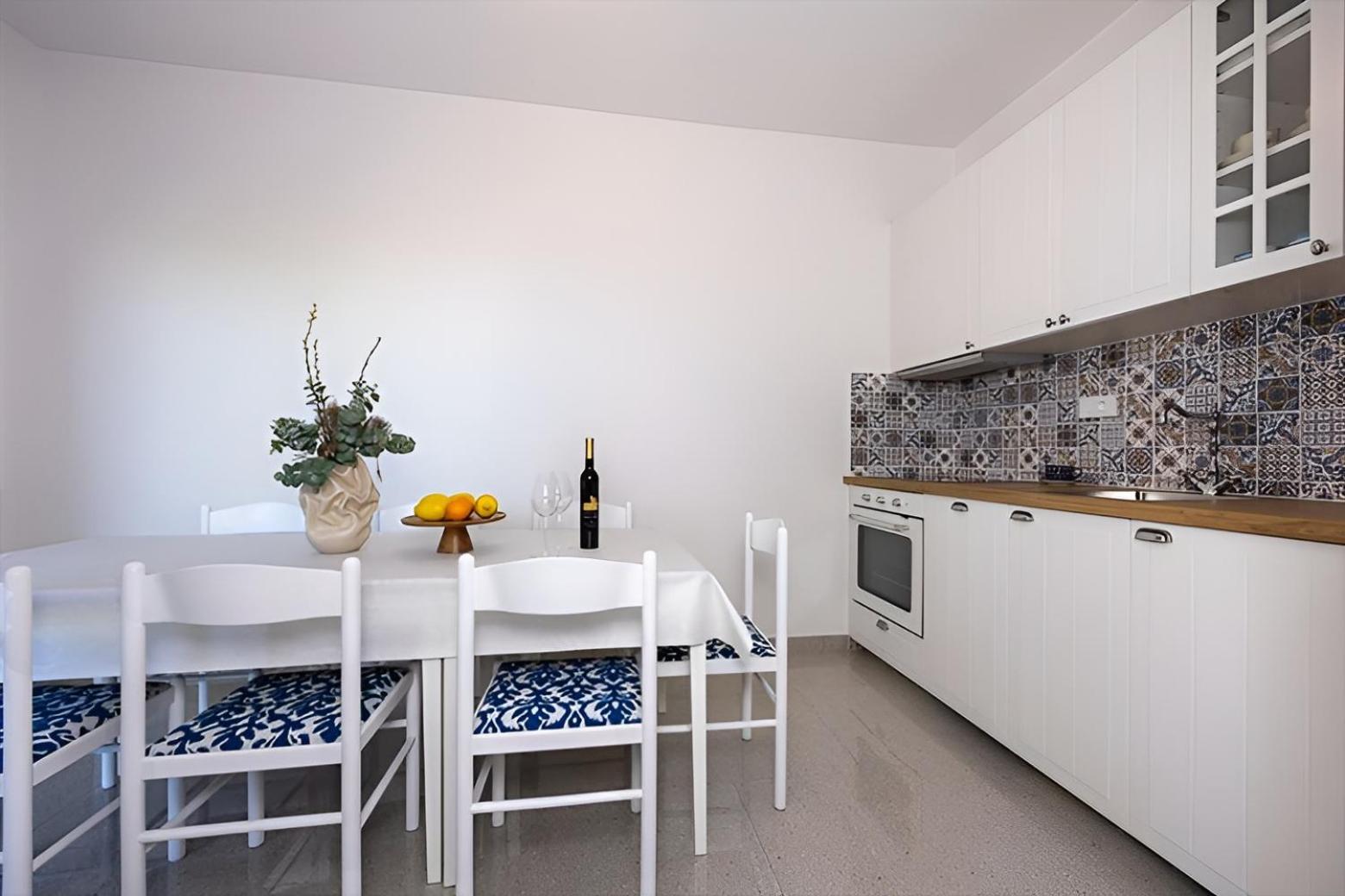 Apartments Irena Tučepi エクステリア 写真