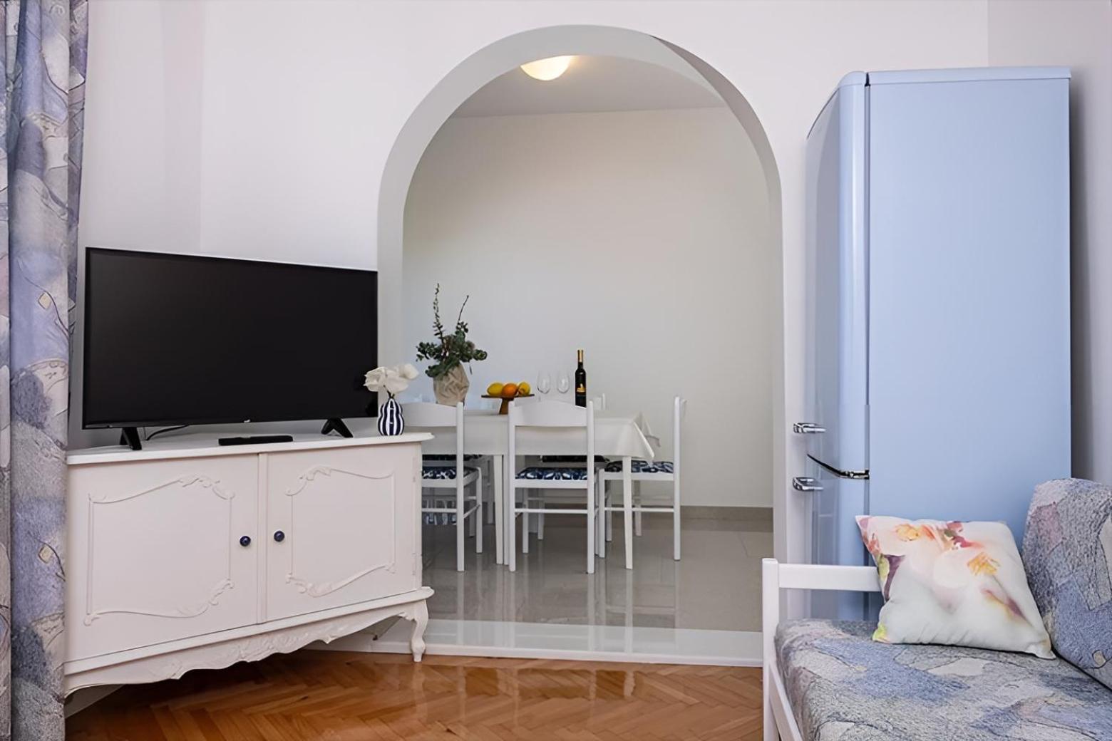 Apartments Irena Tučepi エクステリア 写真
